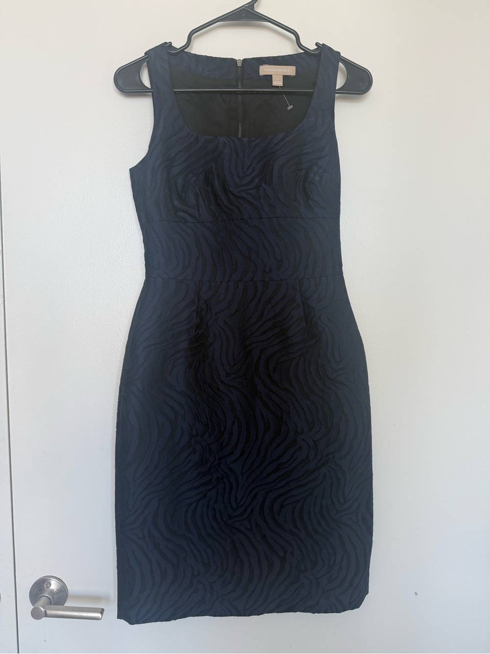 Banana Republic Black Textured Sleeveless Sheath Dress